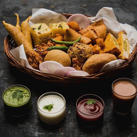 Oyo Galaxy Plaza Hotel Ghaziabad Bagian luar foto