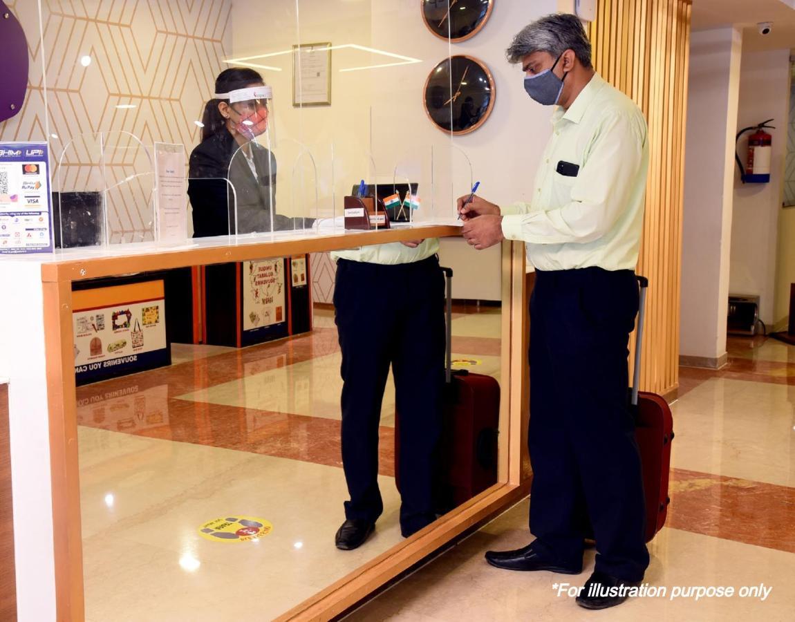 Oyo Galaxy Plaza Hotel Ghaziabad Bagian luar foto