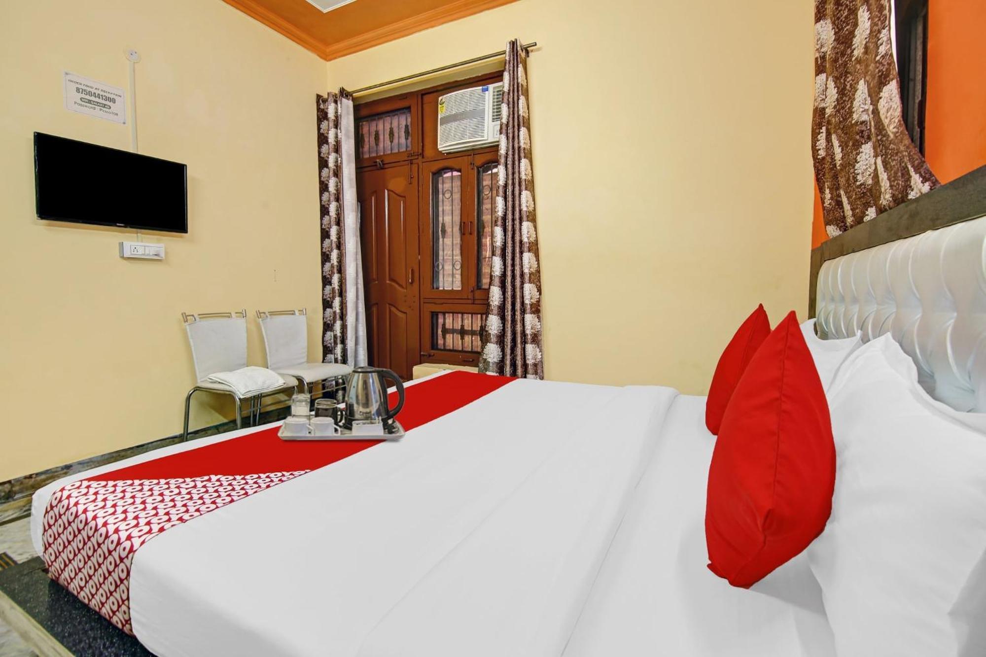 Oyo Galaxy Plaza Hotel Ghaziabad Bagian luar foto