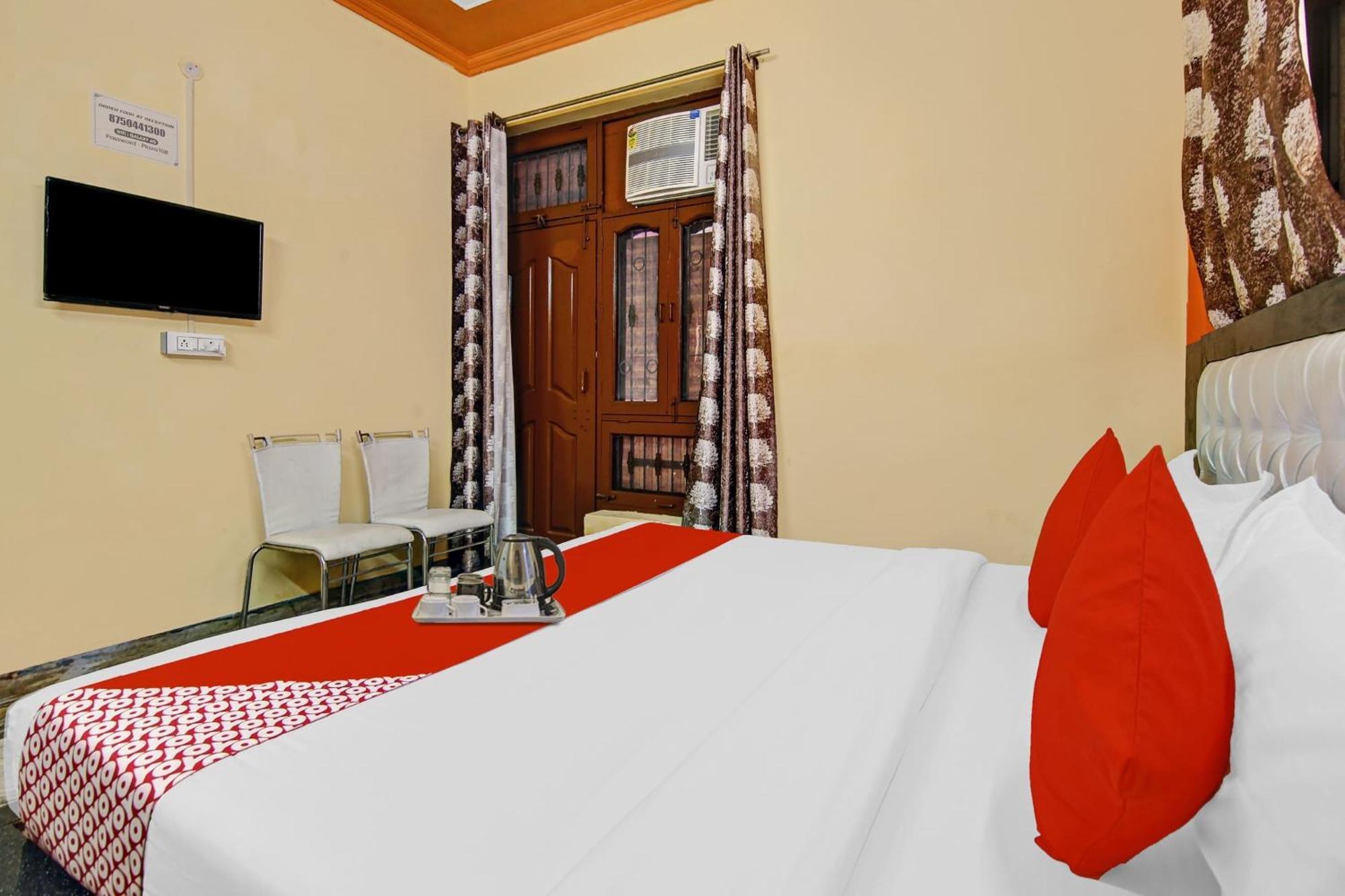 Oyo Galaxy Plaza Hotel Ghaziabad Bagian luar foto